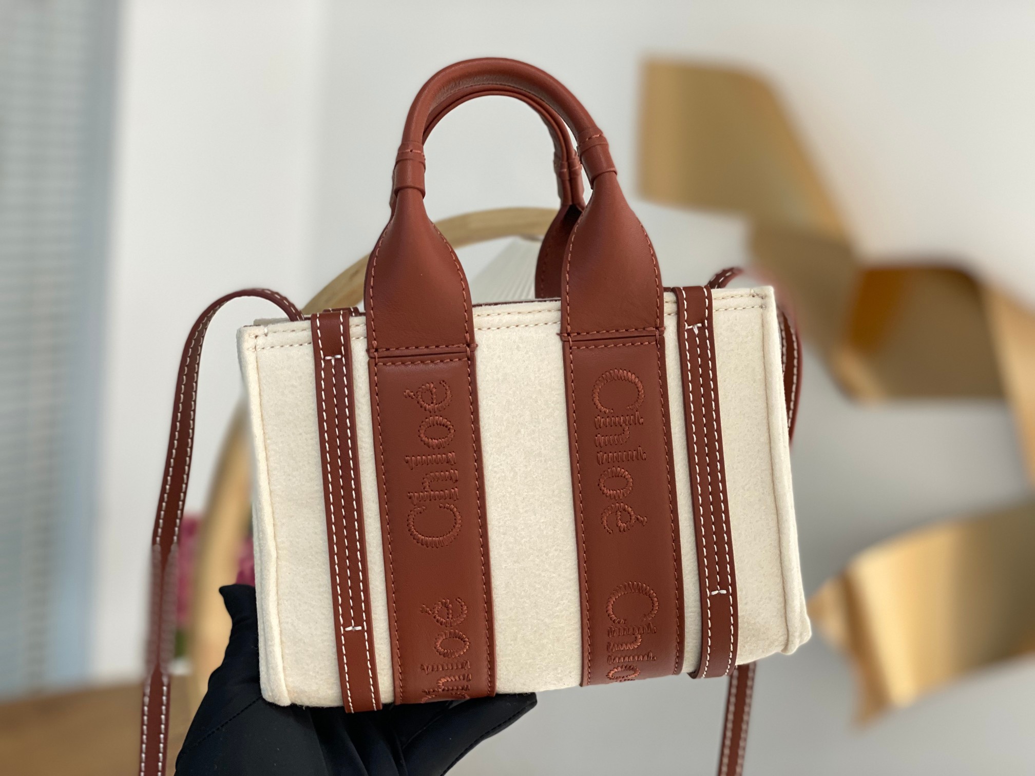 Chloe Mini Woody Tote Bag In Linen